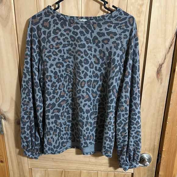 Anne Klein Gray Animal Print Long Sleeve Sweatshirt - Picture 1 of 4